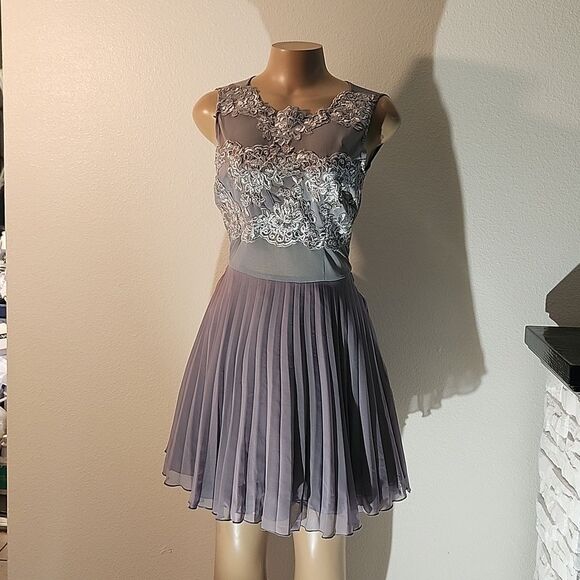 BRAND NEW AX PARIS PLEATED SLEEVELESS LACE DESIGN EMBELLISHMENTS MINI DRESS - Picture 3 of 16